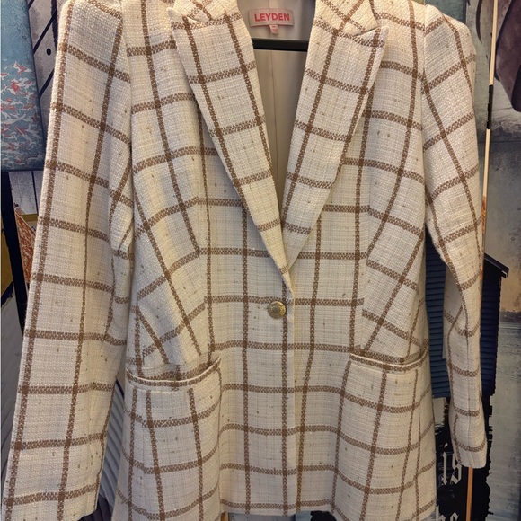 Leyden Jackets & Blazers - Leyden Women's Beige Plaid Jacket